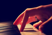 股票杠杆要求:炒股配资平台知识-市值蒸发5000亿美元后 特斯拉全面转型！马斯克豪赌机器人：五年内年产100万台